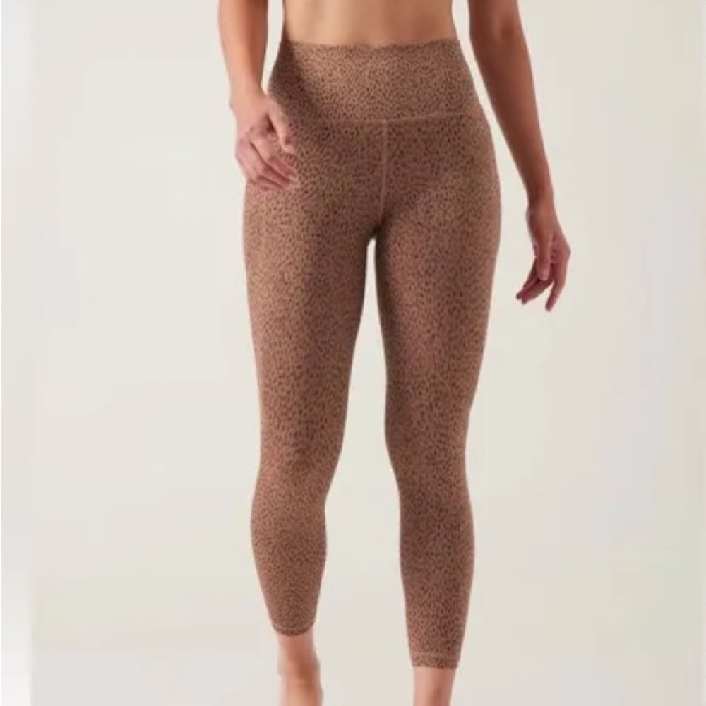 NWT Athleta Salutation Stash 7/8 tights with pockets size US M TALL